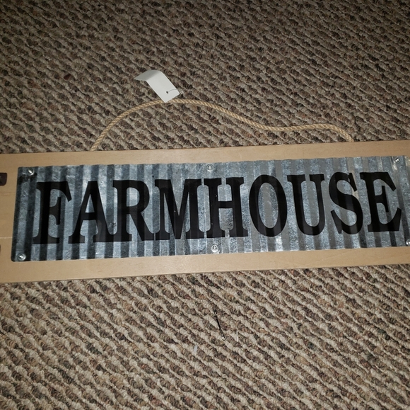 Farmhouse sign - Picture 1 of 2